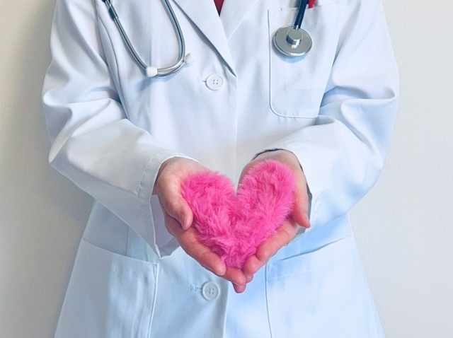 ある胚培養士（エンブリオロジスト）の言葉 — 卵子の「元気さ」はどこで決まるのか —